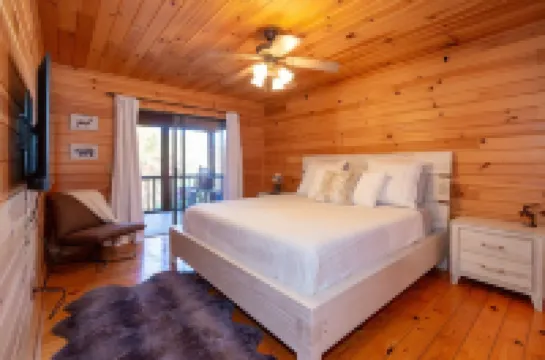 Mountain Forest Cabin w/ Therapeutic SPA Jacuzzi/Pool table/Gameroom Lic #033262