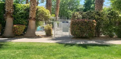 Las Palmas 2 Bedroom Condo * Poolside * Great Amenities