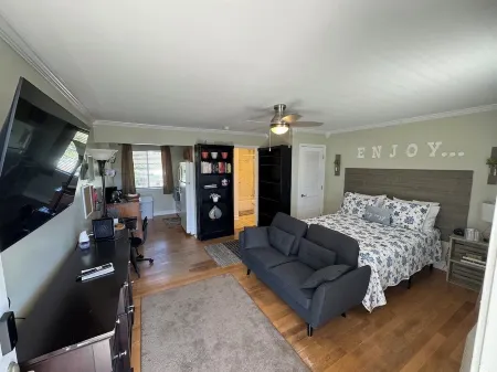 Cozy Condo Steps from the Gulf. Private, quiet but minutes from everything. Отели в г. Билокси