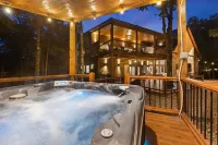 ✨Hampton's Hideaway: Luxury cabin with 🎲 Games, 🪁 Playground, and 💦 Hot Tub✨