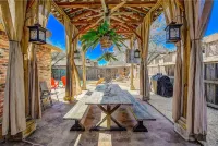 North Austin Gem! The Way a Vacation Rental is Supposed to Be. Great Vibes!