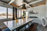 WATERFRONT 🎣 | INFINITY SALTWATER POOL 🏊 | HOT TUB | LAKEFRONT | LAKE HEFNER | Hotel a Warr Acres