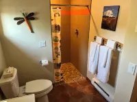 Modern and Private House Downtown,  5 minute walk to center of Moab happenings!