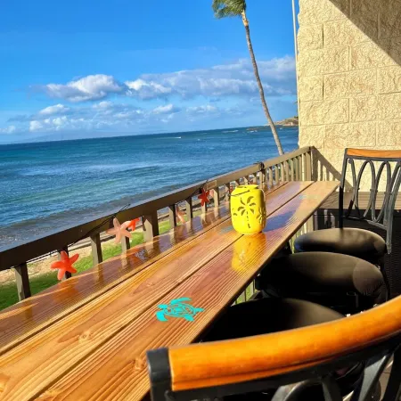 Kanai a Nalu Unit 204 Oceanfront Corner Unit- New Rate for Summer
