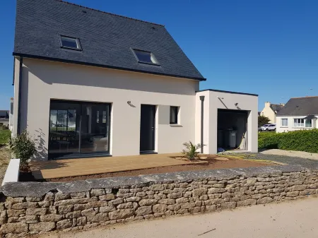 Sea view house near beach Отели в г. Пенмарш