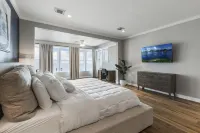 Kemah's Bayfront Getaway with Pool Hotel a Kemah