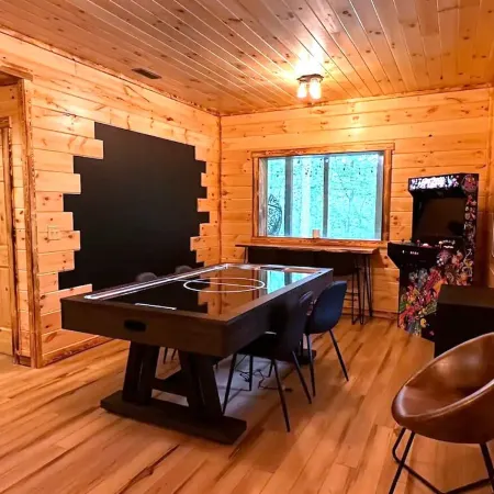 Epic Cabin 5 Miles from Hocking Hills Park.  Hot Tub, Sauna, Arcade and more!