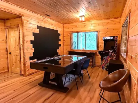 Epic Cabin 5 Miles from Hocking Hills Park.  Hot Tub, Sauna, Arcade and more!