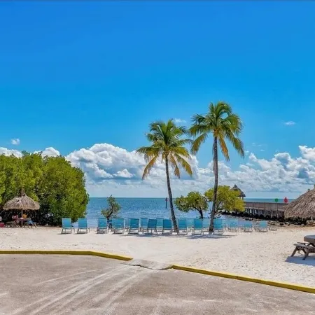 Condo with Pool and Beach Access Hotels in Tavernier