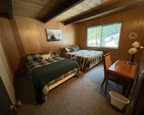 黑熊小屋度假屋 ~ 可通往私人湖泊! 配有供暖和空調 阿諾德住宿飯店