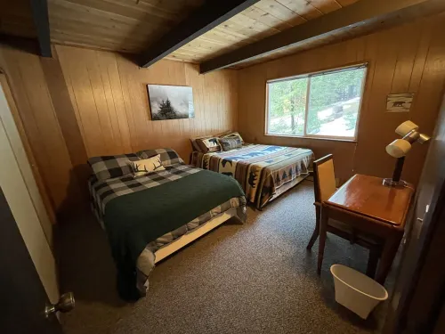 Black Bear Den ~ Access to Private Lake! Heat and AC