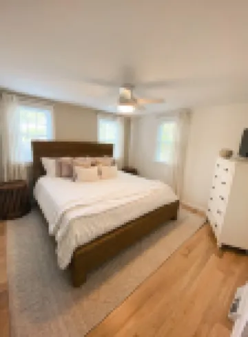 Fully renovated 4-bedroom in private community with pool & close to beach 이스트 팰머스 호텔