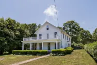 Entire House:14 Guests, 7 BRs, 10 Beds, 5 Full Baths, Outdoor Shower, Beach Gear
