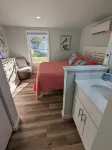 Coastal Cottage, walk to downtown Beaufort, close to beaches, pet friendly.