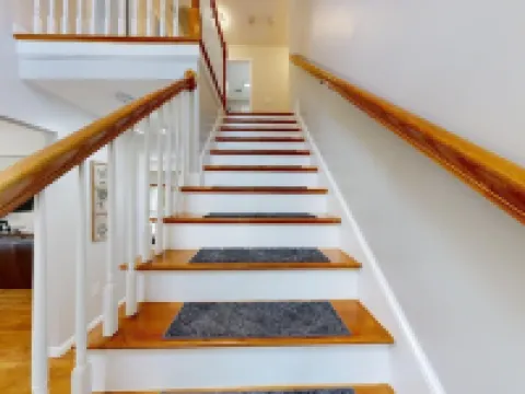 Spacious 4-bedroom house in charming Worcester with AC, WiFi 伍斯特酒店