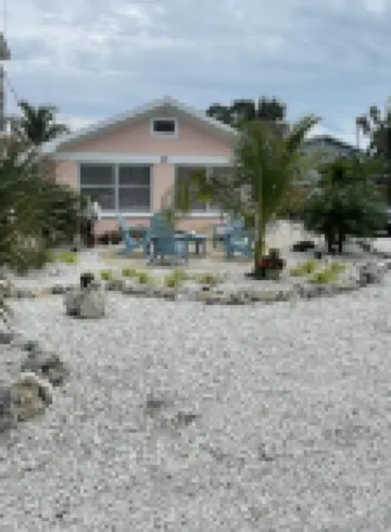 Flash Sale - Just Steps to Beach. 2Br/1BA.Dogs Welcome! Perfect Ratings. - 4-Star