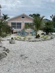 Fully Renovated, Steps to Beach. 2Br/1BA.Dogs Welcome! Perfect Ratings.