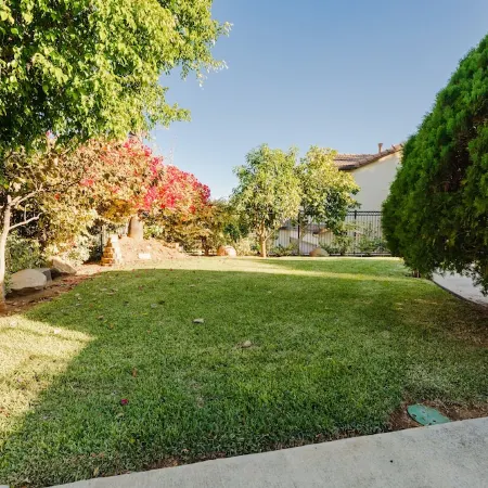 Gated Suite - King Bed, Cozy, Quiet, Kitchen, Pool