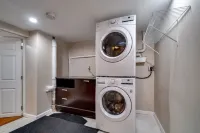 Beautiful Walnut Home 4bed/bathrooms with Private Parking