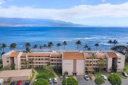 Sea La Vie Secluded Oceanfront condo, Magical Sunrise romantic honeymoon Getaway