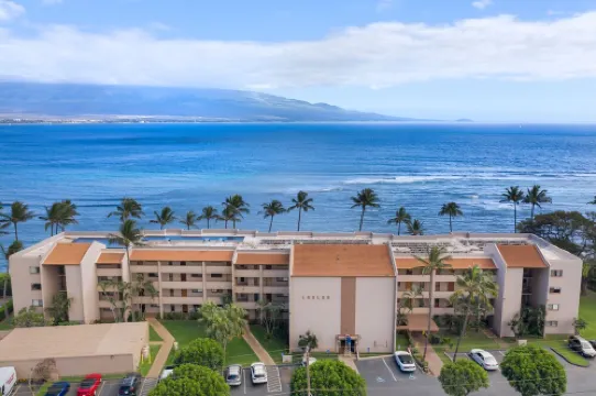 Sea La Vie Secluded Oceanfront condo, Magical Sunrise romantic honeymoon Getaway