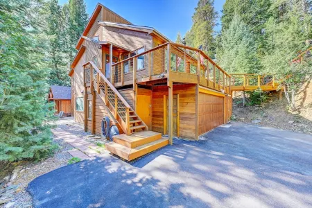 Forest Retreat, Hot Tub, Near Red Rocks.