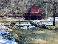 River Home& 15 acres with your own beach next to Hodgson Mill. Hotels in Ozark County