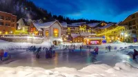 BRAND NEW Contemporary 2 BR near Winter Park Ski Resort on Shuttle w/priv hottub