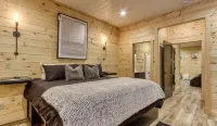 Luxe Contemporary Cabin - Pool, hot tub, game room