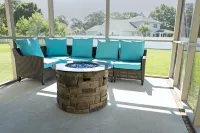 Spacious 5 bedroom w game room, theatre, and sauna