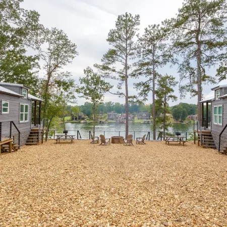 Waterfront Luxury Tiny Home 360 North on Wilson Lake Close to Robert Trent Jones
