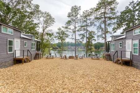 Waterfront Luxury Tiny Home 360 North on Wilson Lake Close to Robert Trent Jones