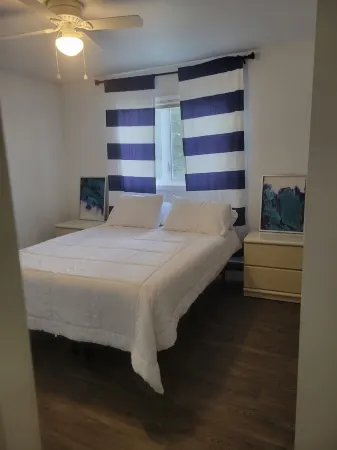 Relaxing Midtown Suite With Self Check-in Отели рядом с достопримечательностью «Заказник Френдс оф Кримерс Филд эт Кримерс Филд Мигратори Уотерфоул»