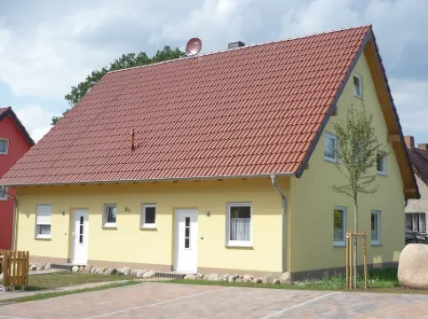 300 m to the white sandy beach, 150 m² living space, 3 bedrooms, 1 living room