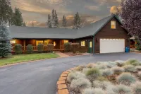 Riverfront, Hot Tub,Paddle Boards,Canoe,Ping-Pong, Billiard,near Sunriver Resort