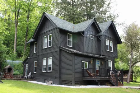 Charming Victorian Ski Cottage Minutes to Belleayre Mountain