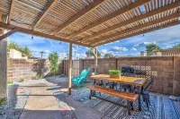 ☺ Just Remodeled ☺ Sparkling Townhouse with Patio!