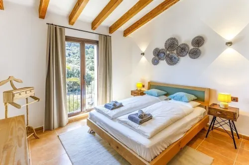 Luxurious finca with large pool in a unique location