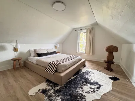 Adorable Abode in Midtown @ Willis St Retreat Отели рядом с достопримечательностью «African Bead Museum»