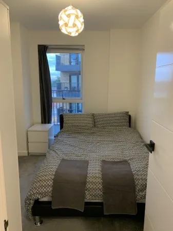 3 Bedroom Modern Apartment in London