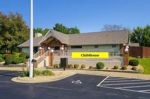 WOW!  Walk in with indoor pool and hot tub in the heart of Branson! - สระว่ายน้ำส่วนตัว