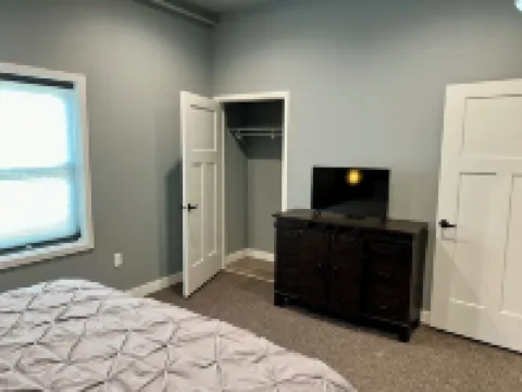 GREAT LOCATION!! Beautiful newly constructed large one bedroom retreat. Hotels in Ishpeming