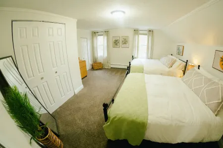 Charming Central Cleveland Gem. Make Yourself At Home!