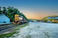 Rockhouse Bryson City, NC Walk to train and downtown shops and restaurants. - 3-Star