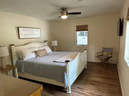 PERFECT LOCATION! Sloping lot, mountain view,  and great cove!