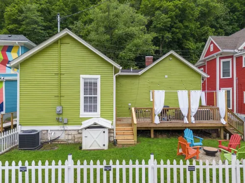 Charming 3-bedroom house downtown Frankfort/ king beds