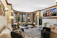 6BR Chicago Gem: Prime, Safe, Family-Friendly Hub Hotels near Spirit Airlines