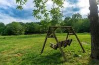 Meadow View Tiny Home Style Cabin near the Buffalo River. Pet Friendly Hotels in Rock Creek Township