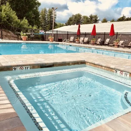THE PENTHOUSE at Cranmore Mt. Resort, N. Conway, 4-season pool, near Story Land!