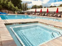 THE PENTHOUSE at Cranmore Mt. Resort, N. Conway, 4-season pool, near Story Land!